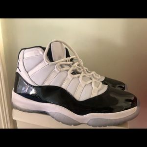 2 Jordan 11’s